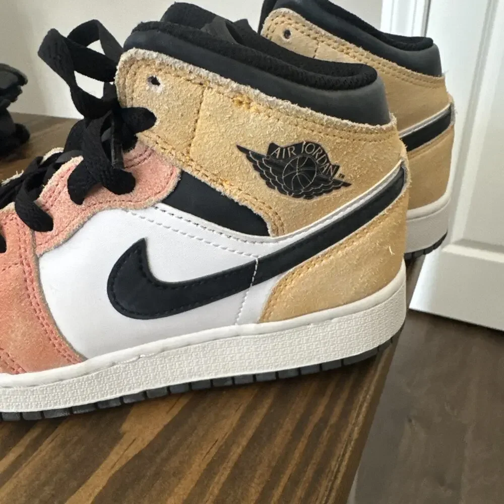 Jordan 1 mid SE Flight Club Grade School 3.5Y